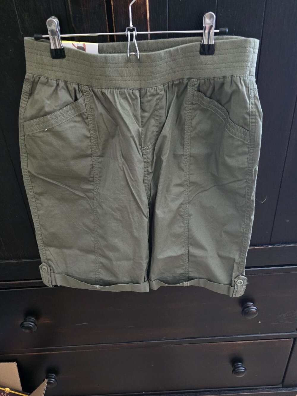 NWT Briggs Bermuda shorts for women  Small